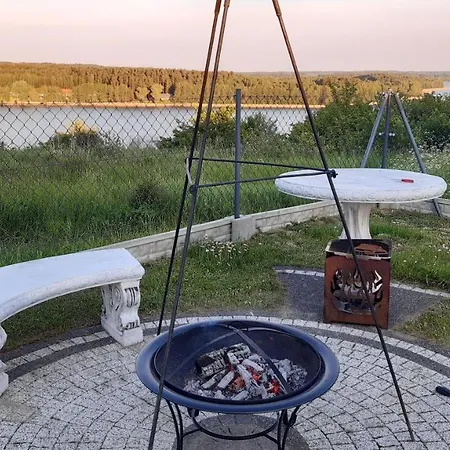 Dom Z Widokiem Na Jezioro Мронгово